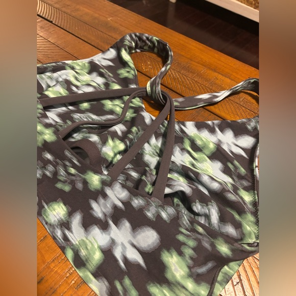 Offline Blurred Floral Sports Bra - Picture 5 of 5